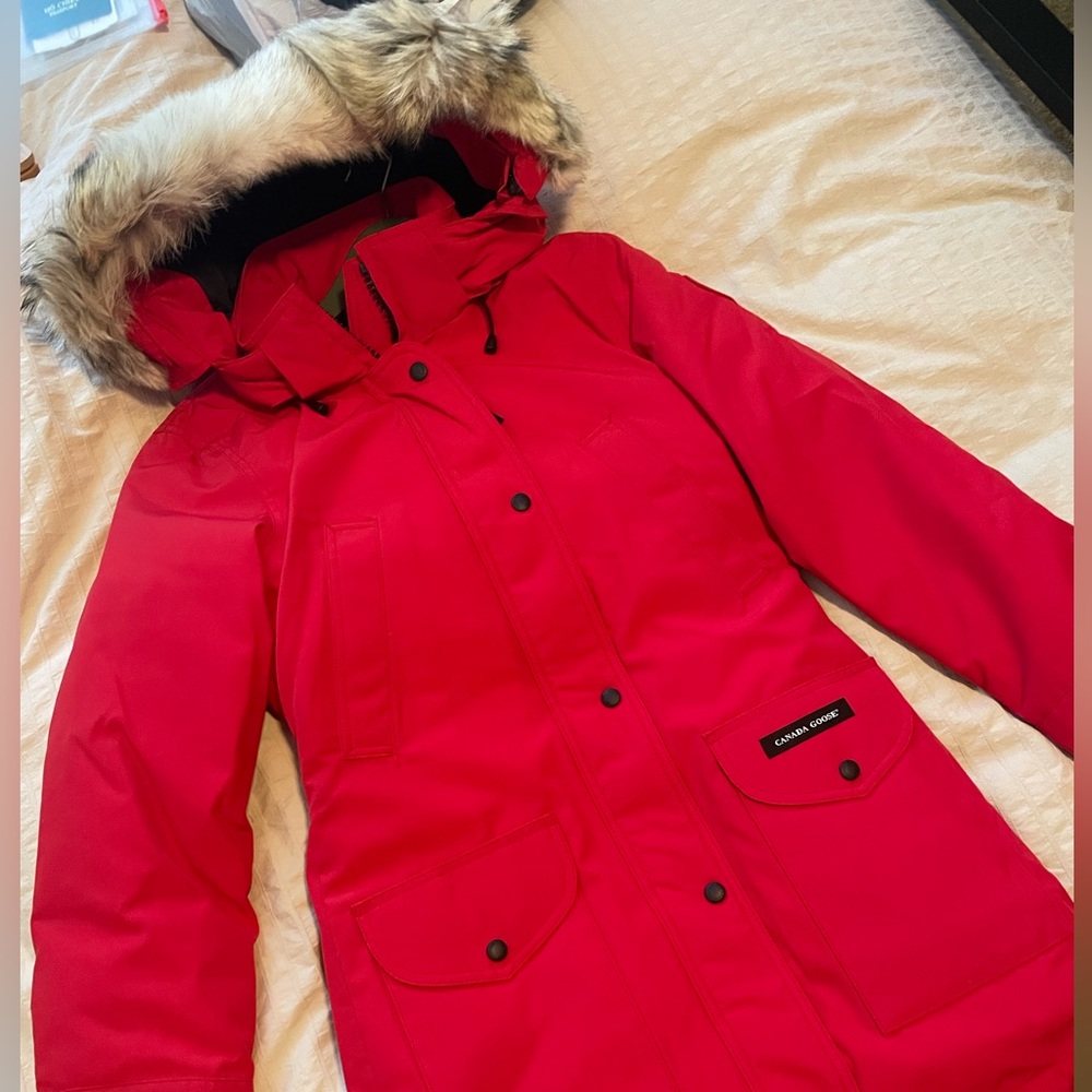 [NEW WITH TAG] CANADA GOOSE DOWN COAT